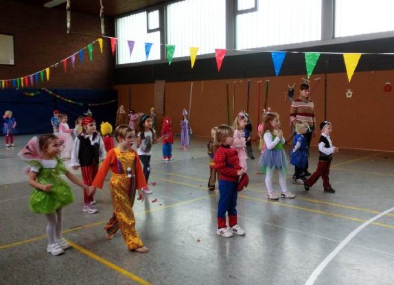 Kinder feiern Fasching